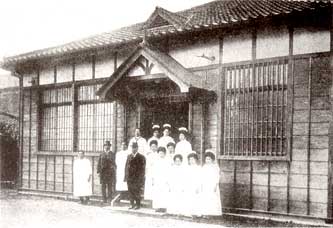 １９１６年（大正５）５月１３日に竣成の東京帝国大学内病室
